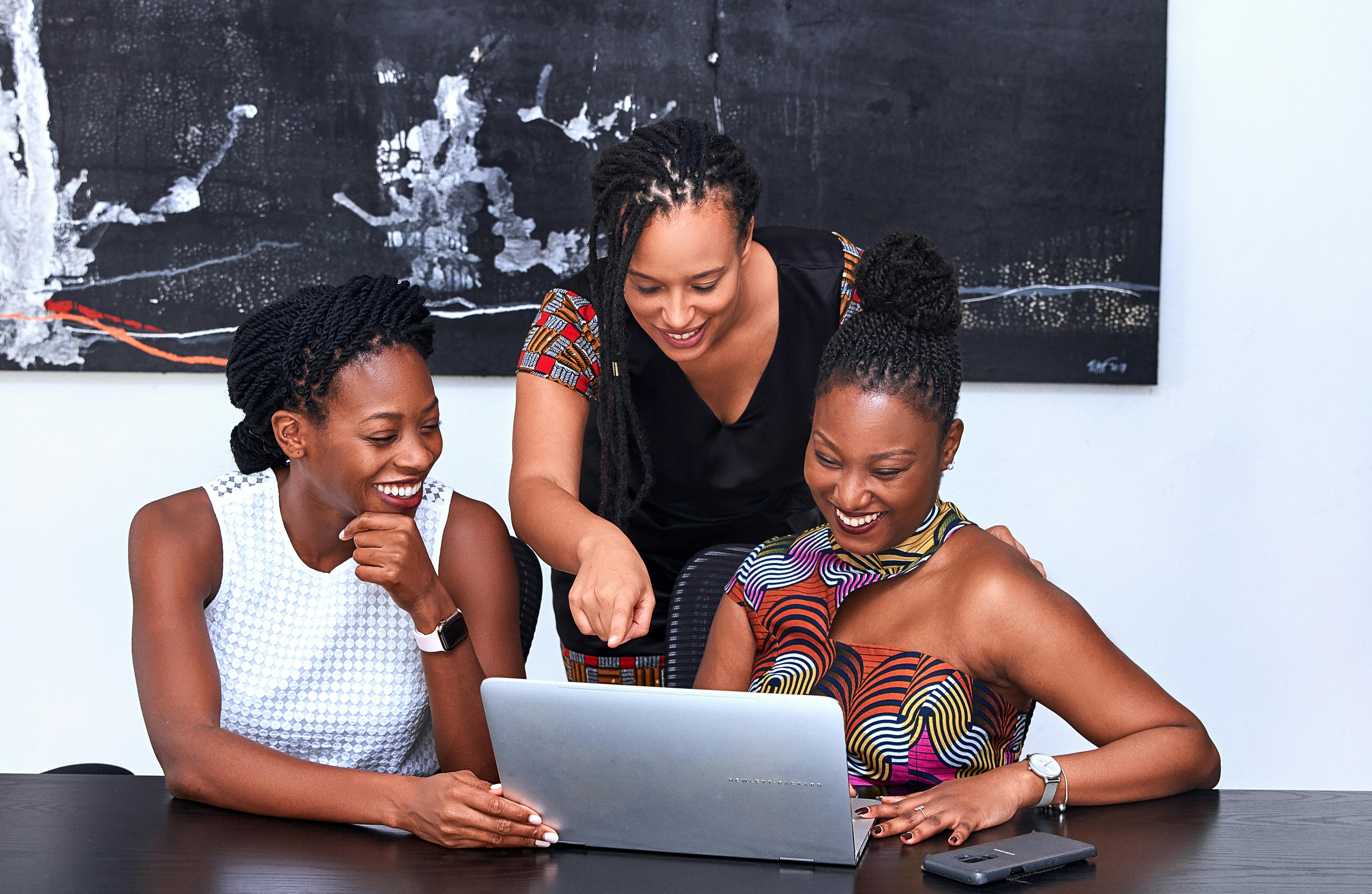 women-on-computer
